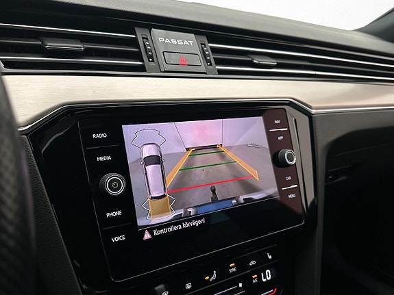 Volkswagen Passat Alltrack 16 of 30