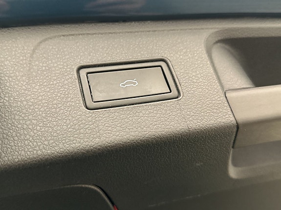 Volkswagen Passat Alltrack 25 of 30