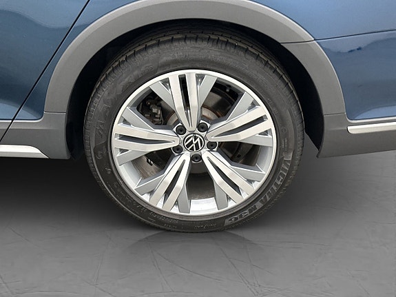 Volkswagen Passat Alltrack 28 of 30