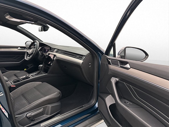 Volkswagen Passat Alltrack 21 of 30