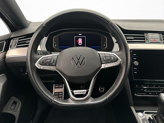Volkswagen Passat Alltrack 12 of 30