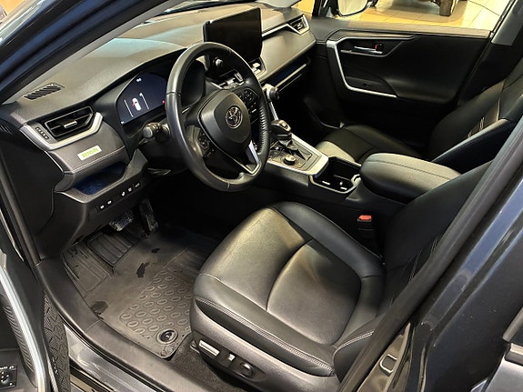 Toyota RAV4 5 of 7