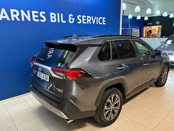 Toyota RAV4 3 of 7