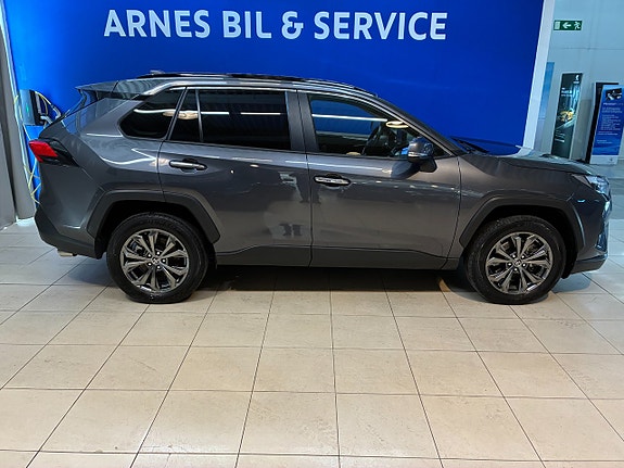 Toyota RAV4 2 of 7