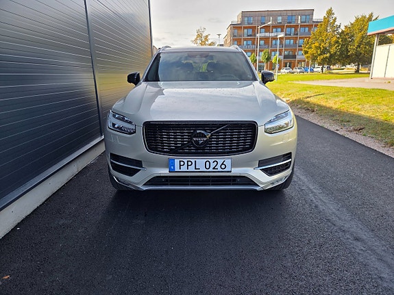 Volvo XC90 2 of 23