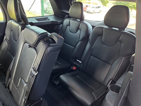 Volvo XC90 16 of 23