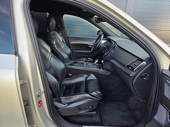Volvo XC90 13 of 23
