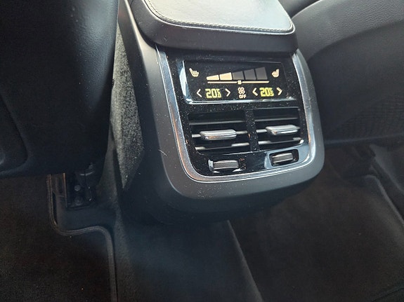 Volvo XC90 18 of 23