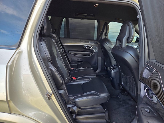 Volvo XC90 12 of 23