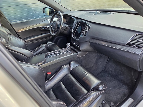 Volvo XC90 15 of 23