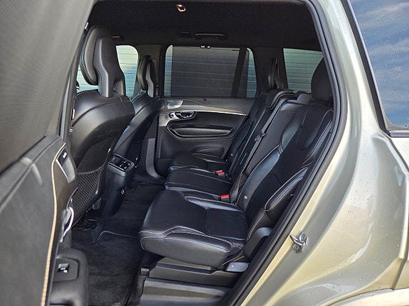 Volvo XC90 10 of 23