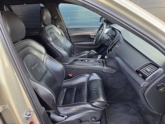 Volvo XC90 14 of 23