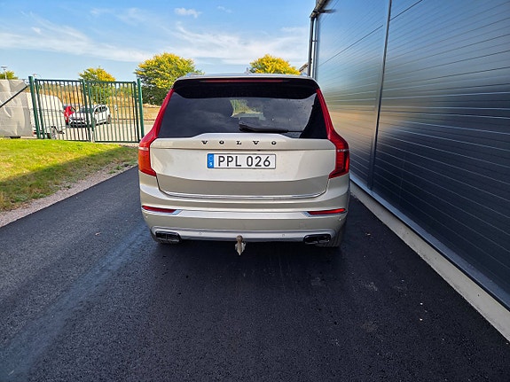 Volvo XC90 4 of 23