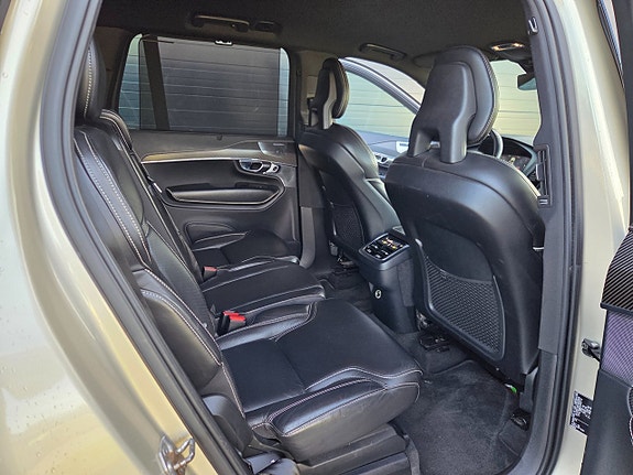 Volvo XC90 17 of 23