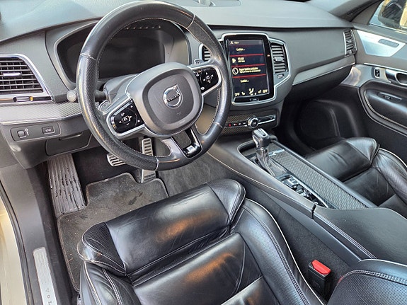 Volvo XC90 8 of 23