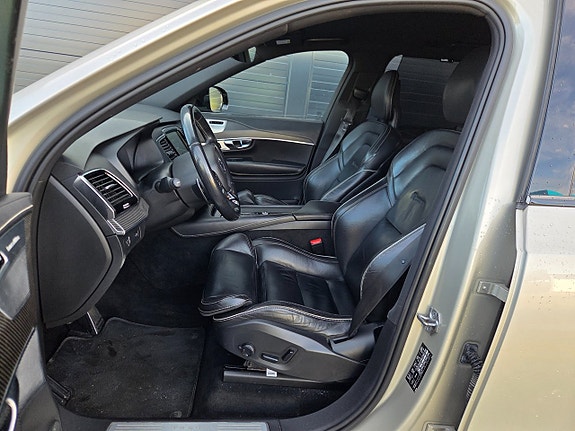 Volvo XC90 9 of 23