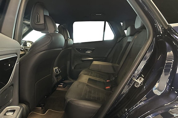 Mercedes-Benz GLC300 e 11 of 27