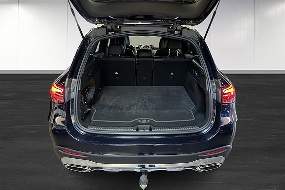Mercedes-Benz GLC300 e 17 of 27