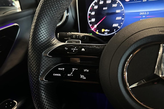 Mercedes-Benz GLC300 e 20 of 27