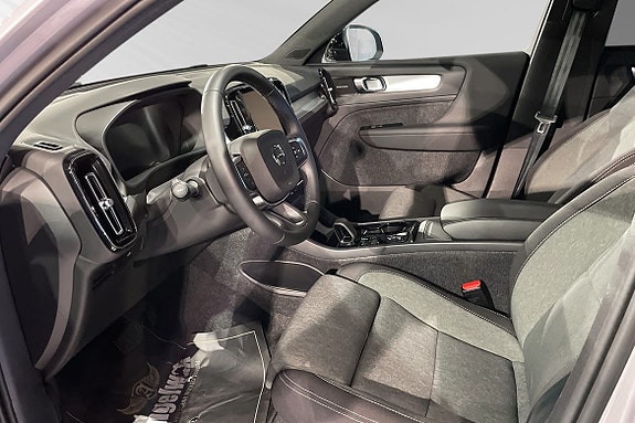 Volvo XC40 7 of 15