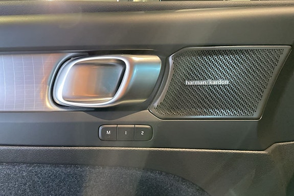 Volvo XC40 12 of 15