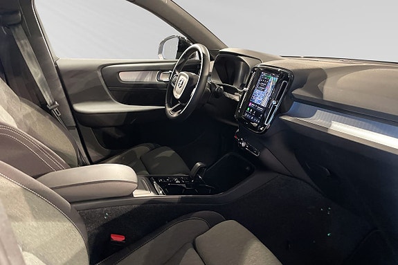 Volvo XC40 10 of 15