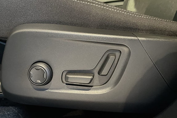 Volvo XC40 13 of 15