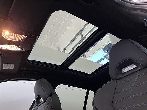 BMW M340i 10 of 16