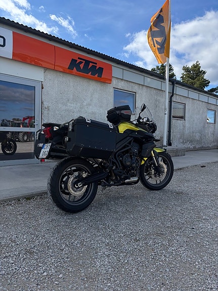 Triumph Motorcycles Tiger 800 2 of 2