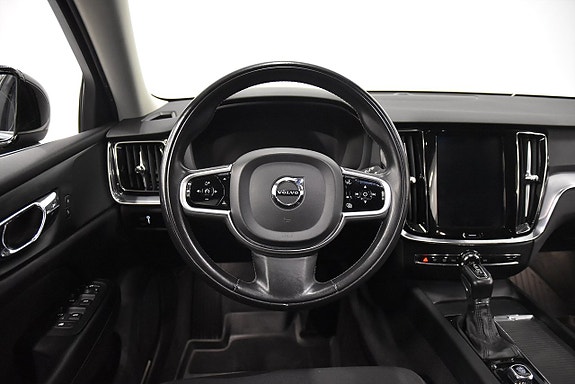 Volvo V60 2 of 25