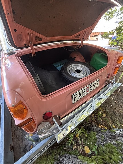 Ford Anglia 4 of 11