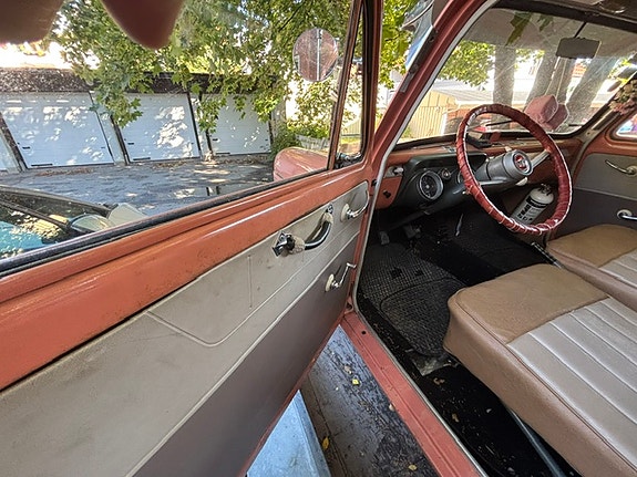 Ford Anglia 6 of 11