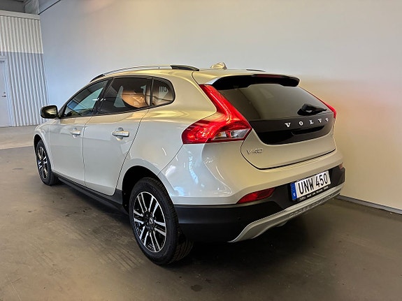 Volvo V40 Cross Country 6 of 13