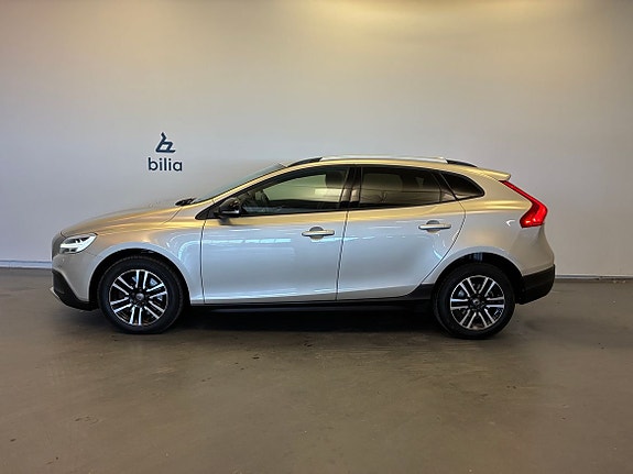Volvo V40 Cross Country 3 of 13