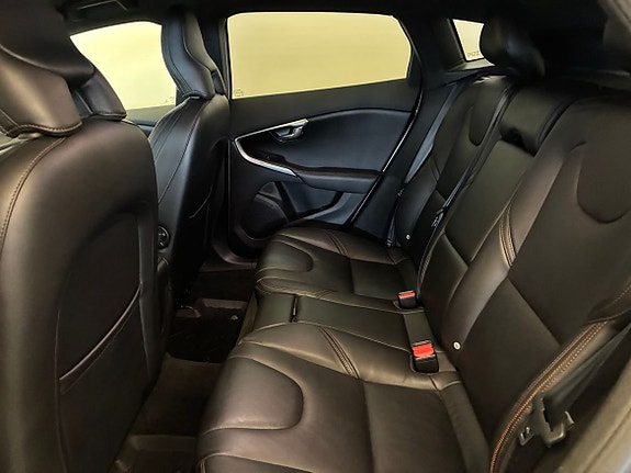 Volvo V40 Cross Country 12 of 13