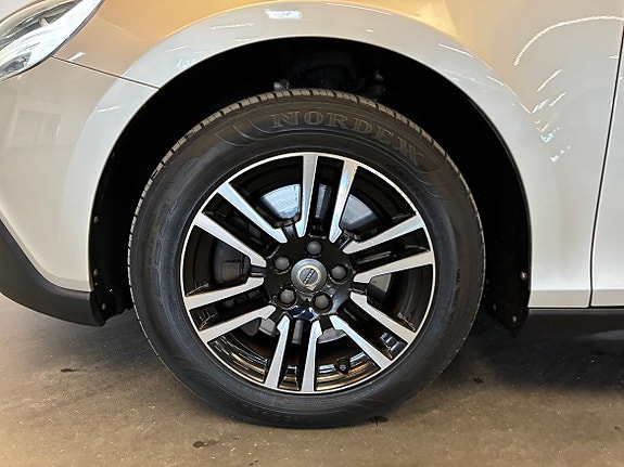 Volvo V40 Cross Country 5 of 13