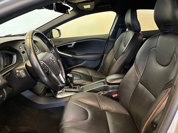 Volvo V40 Cross Country 9 of 13