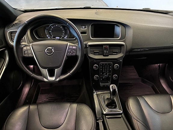 Volvo V40 Cross Country 10 of 13