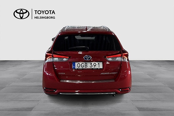 Toyota Auris 5 of 13