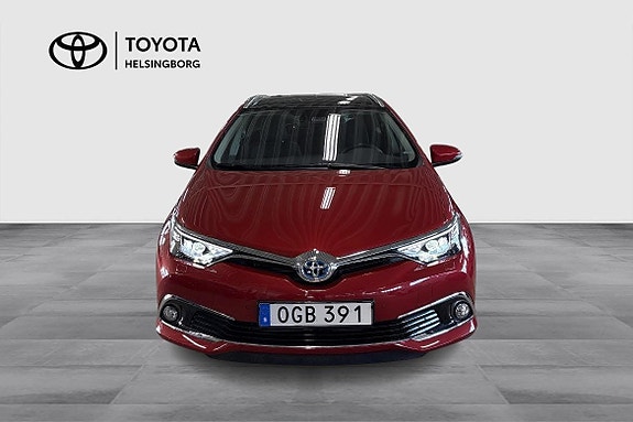 Toyota Auris 2 of 13