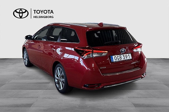 Toyota Auris 6 of 13