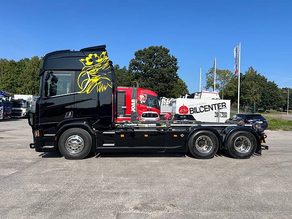 Scania R650 V8 6x4 Tandem Lastväxlare, Kranflak & Liftdumper 2 of 12