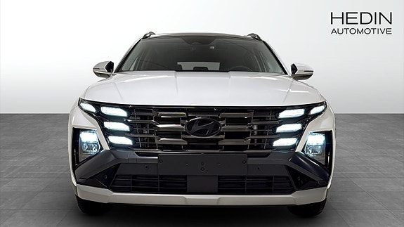 Hyundai Tucson 8 of 12