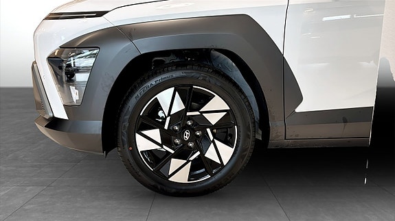 Hyundai Kona 9 of 12
