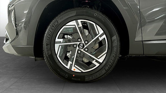 Hyundai Tucson 9 of 12