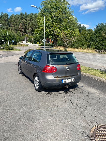 Volkswagen Golf V 2 of 7