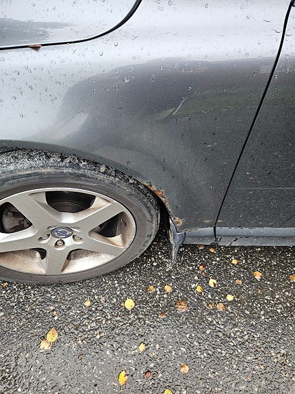 Volvo V70 3 of 4
