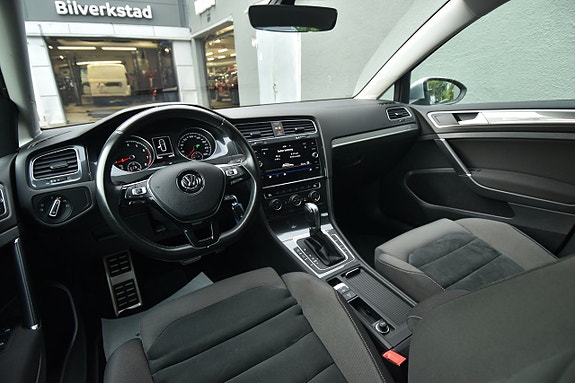 Volkswagen Golf Alltrack 10 of 26