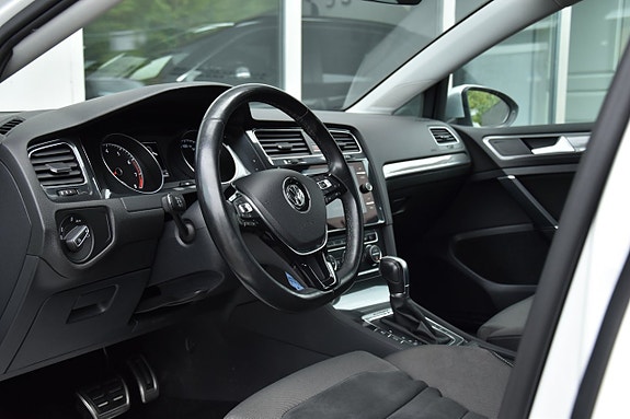 Volkswagen Golf Alltrack 9 of 26