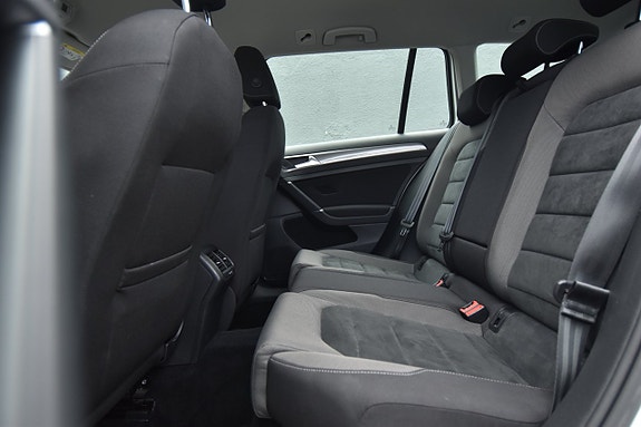 Volkswagen Golf Alltrack 12 of 26